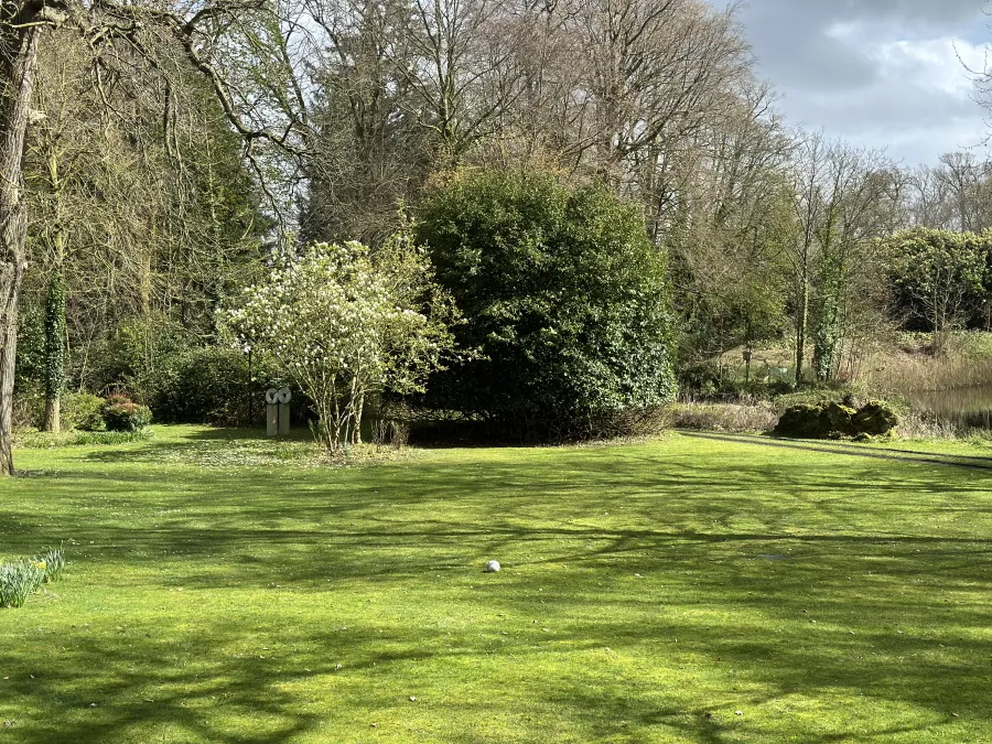Green 19th-century park surrounding Leyselebeke Castle